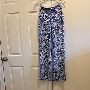 LILLY PULITZER Size M Flare Leg Luxletic Leggings